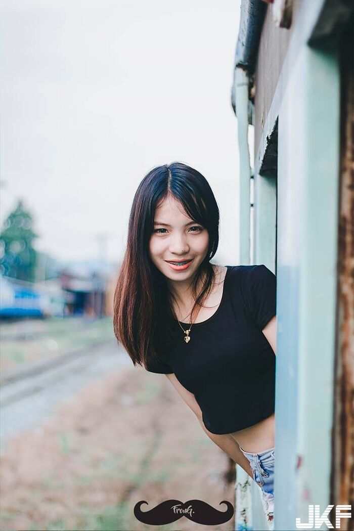 火辣熱褲妹 讓人想括她吃下肚 9th image