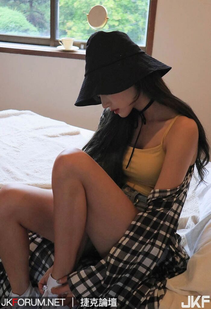 冷豔型女孩 空靈無神模樣 讓人想要抱緊.............. 8th image