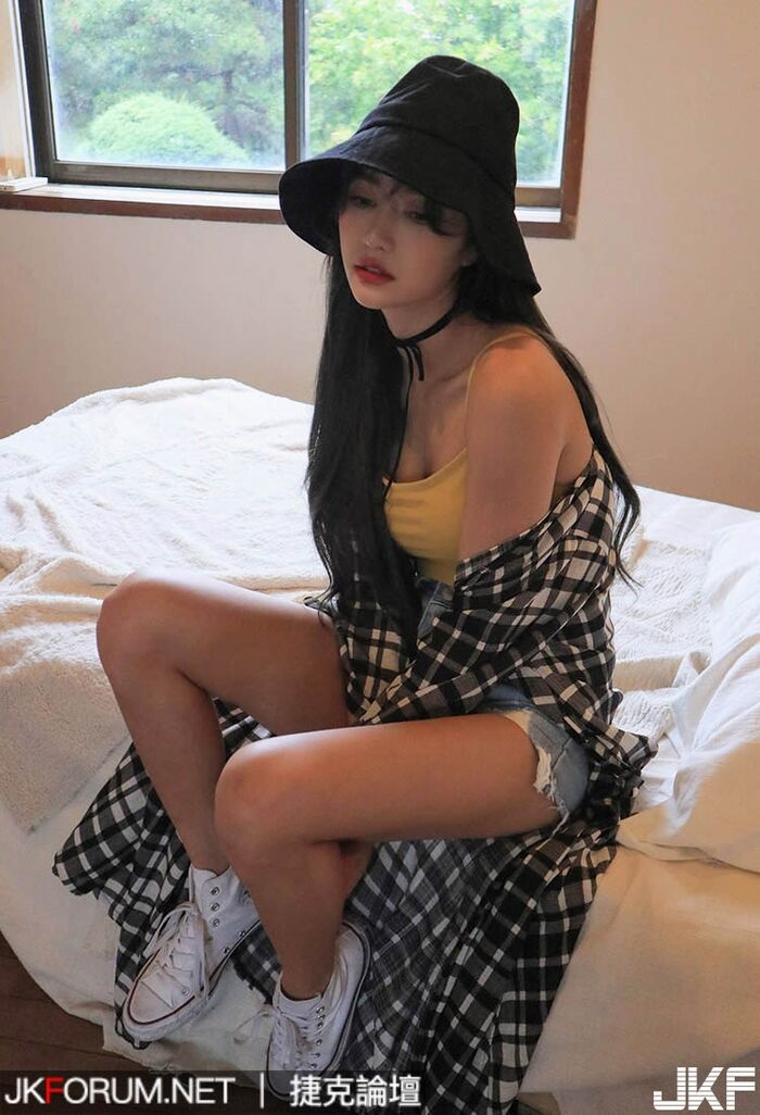 冷豔型女孩 空靈無神模樣 讓人想要抱緊.............. 9th image