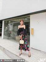可愛甜美女孩 笑起來甜滋滋滋 讓人好放鬆.........