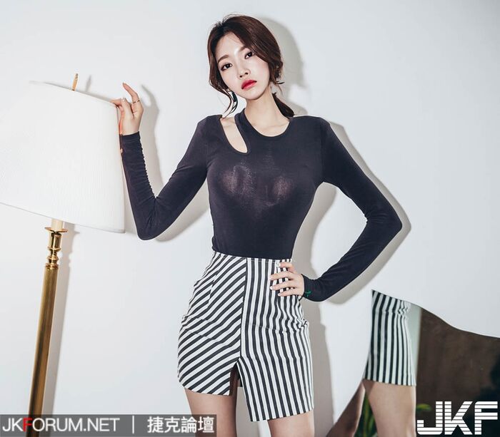 天使般的臉蛋 撫媚的模樣 前凸後翹的身材 好想把她收服........ 14th image
