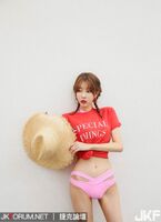 運動陽光型女孩 穿著運動內衣到處跑 完美的S形curve惹人crime阿....