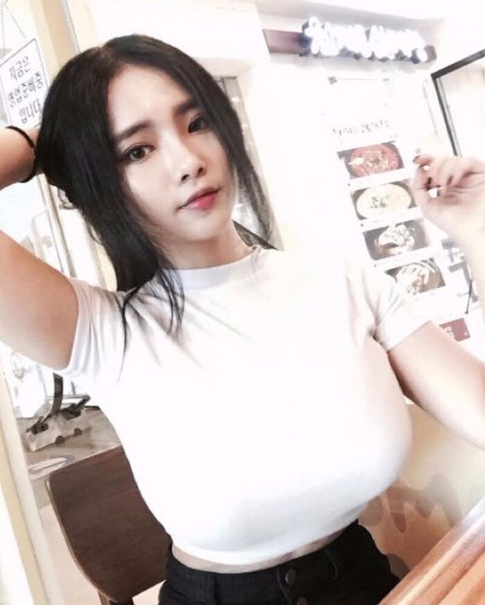 Korean Ig Hongjin 20th image