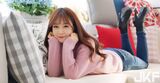 韓國萌妞 Son Ye In 超可愛臉蛋俏皮趴沙發好想疊上去!