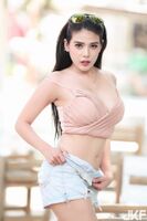 擁有比海還深的溝比山還高的chest 好正點啊!! Ariya Aumaiim