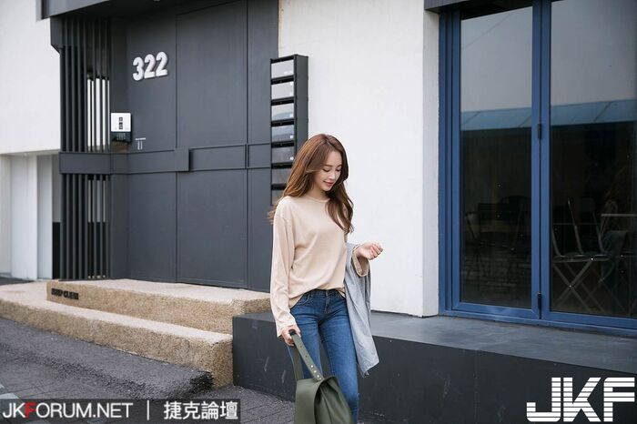 運動型韓妞 Hee Ran 把起頭髮完美臉蛋美到眼睛懷孕啦! 14th image