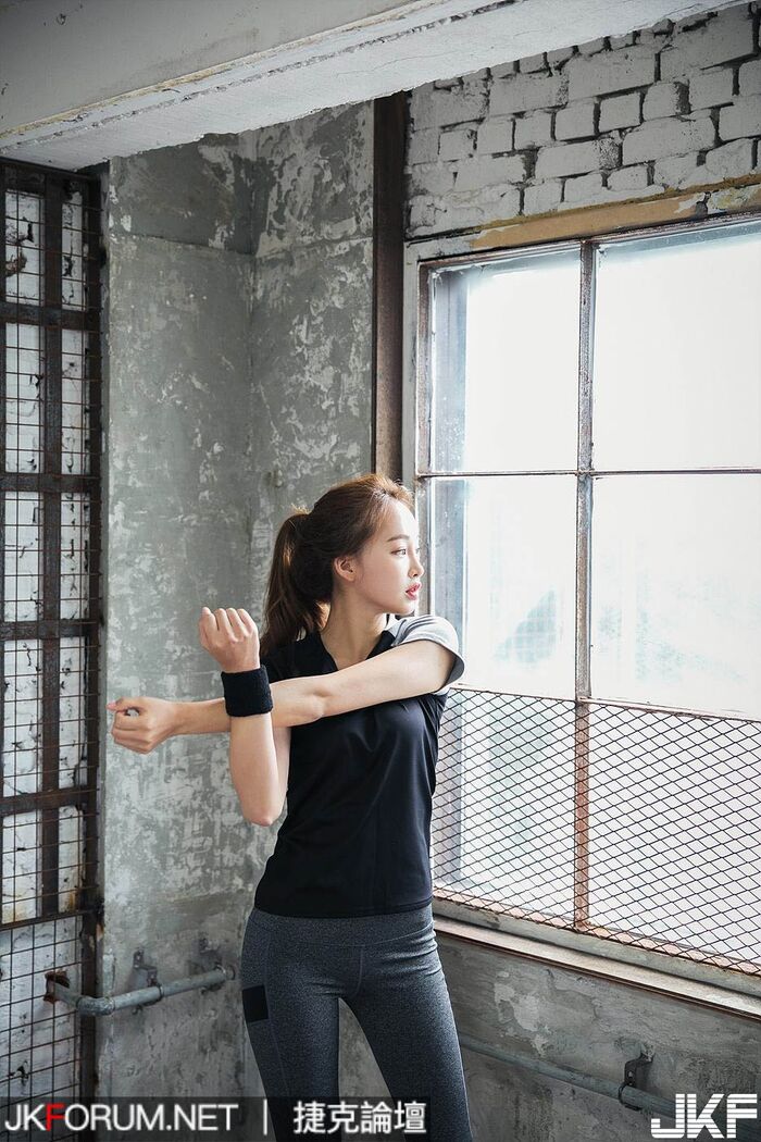 運動型韓妞 Hee Ran 把起頭髮完美臉蛋美到眼睛懷孕啦! 2th image