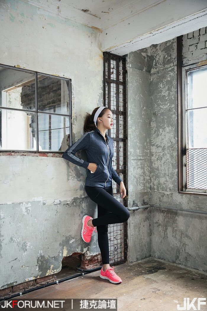 運動型韓妞 Hee Ran 把起頭髮完美臉蛋美到眼睛懷孕啦! 5th image