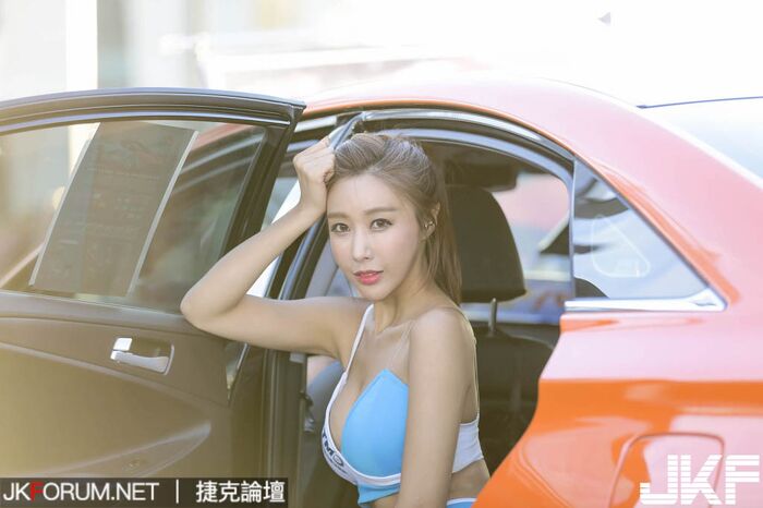 韓國車展美女 Jang In Young Big Breasts Deep Groove Inducer 到不行! 11th image
