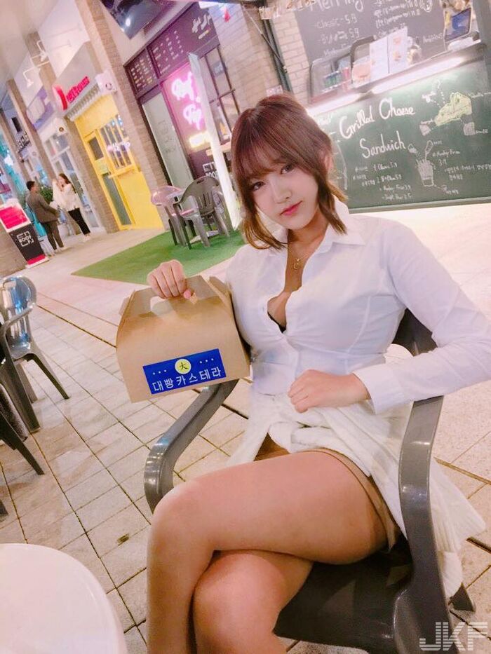 Han Colossal Sister Ming Shi 彬喝奶茶 兇狠上圍看得店目不轉睛 10th image