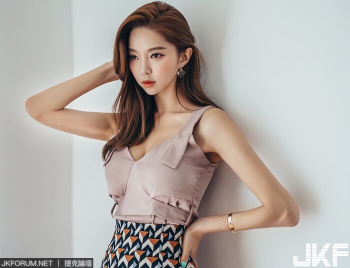 南韓妹子 樸素研 transparent silk quality upper garment 包覆著內衣性感尺破表 12th image