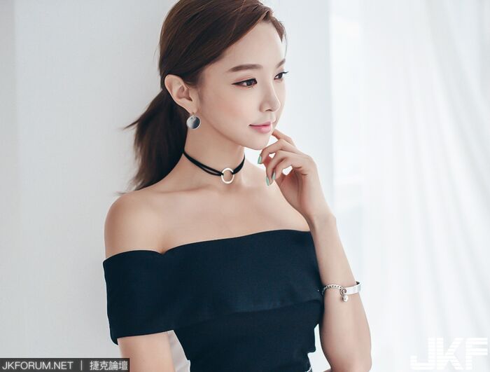 南韓妹子 樸素研 transparent silk quality upper garment 包覆著內衣性感尺破表 18th image
