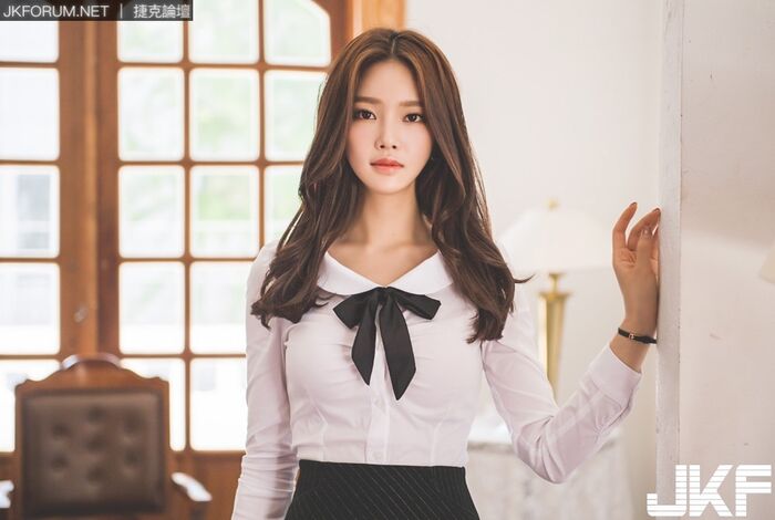 南韓美女 朴鄭尹 窄裙配超長腿摸整天都不嫌累 19th image