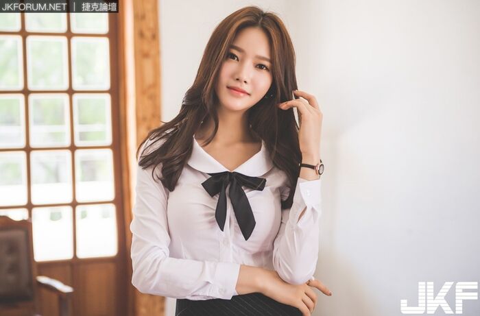 南韓美女 朴鄭尹 窄裙配超長腿摸整天都不嫌累 20th image
