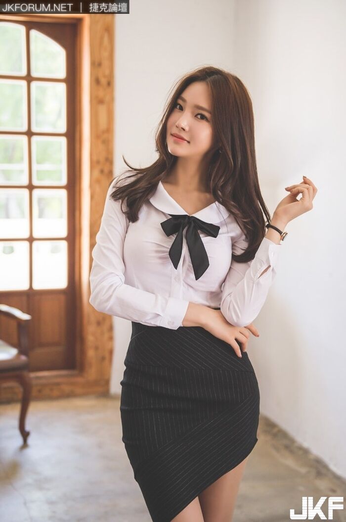 南韓美女 朴鄭尹 窄裙配超長腿摸整天都不嫌累 21th image
