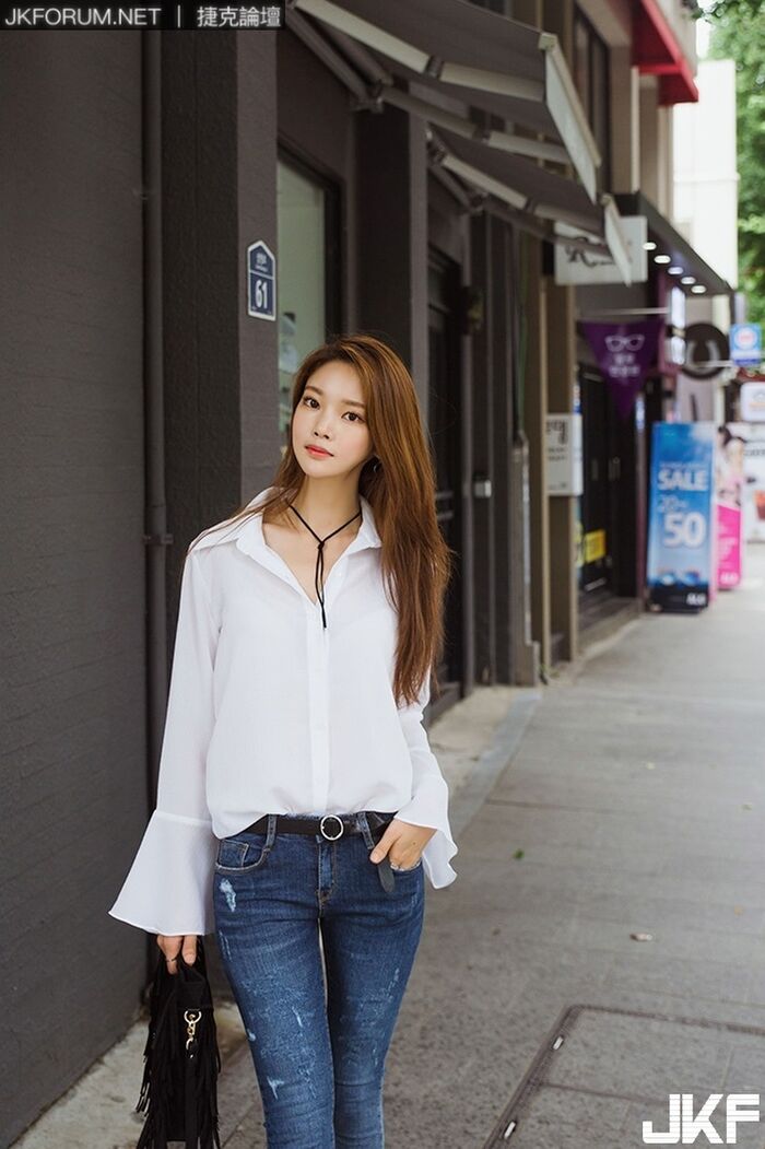 南韓美女 朴鄭尹 窄裙配超長腿摸整天都不嫌累 24th image
