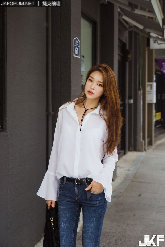 南韓美女 朴鄭尹 窄裙配超長腿摸整天都不嫌累 26th image