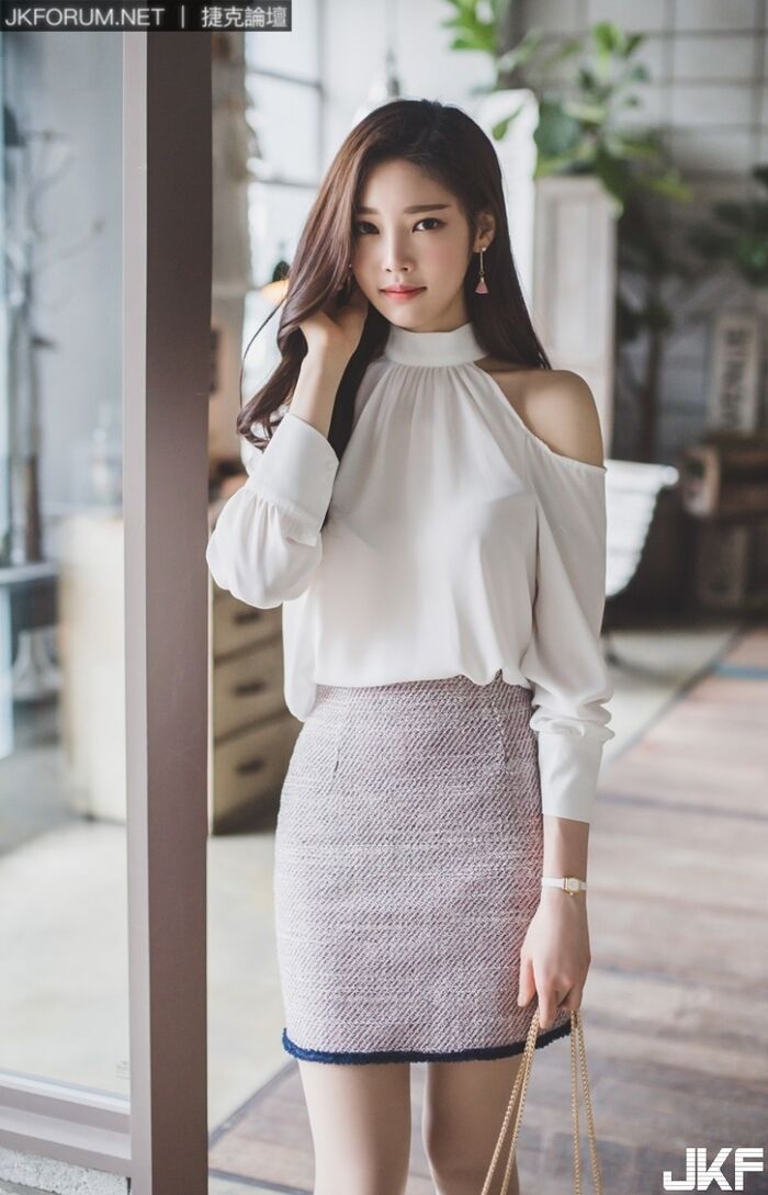 南韓美女 朴鄭尹 窄裙配超長腿摸整天都不嫌累 39th image
