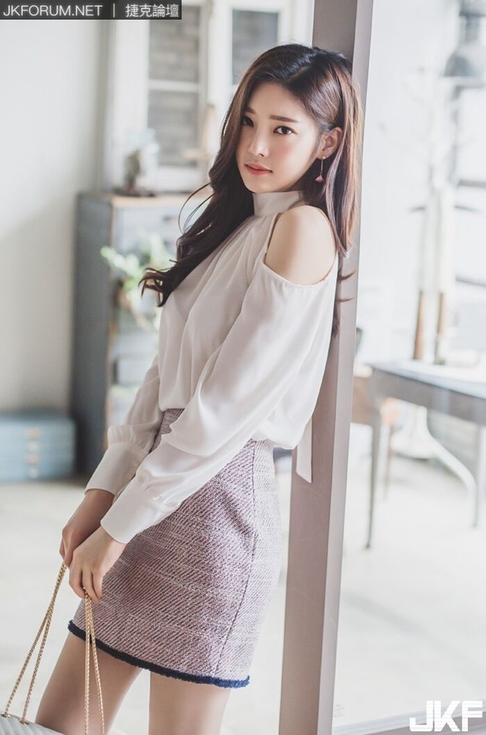 南韓美女 朴鄭尹 窄裙配超長腿摸整天都不嫌累 41th image
