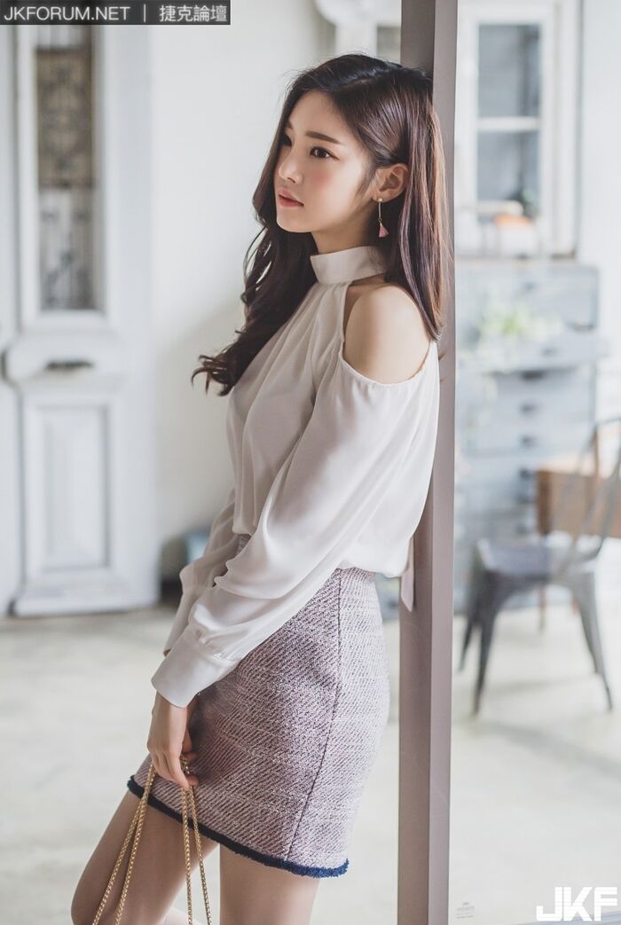 南韓美女 朴鄭尹 窄裙配超長腿摸整天都不嫌累 45th image