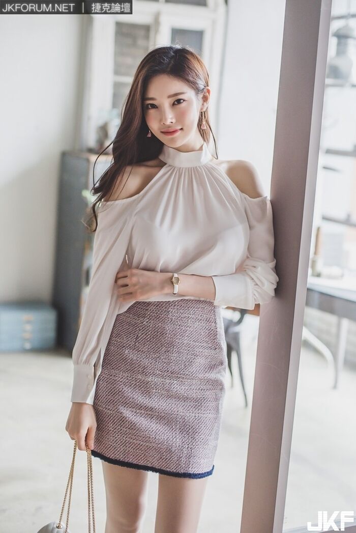 南韓美女 朴鄭尹 窄裙配超長腿摸整天都不嫌累 47th image