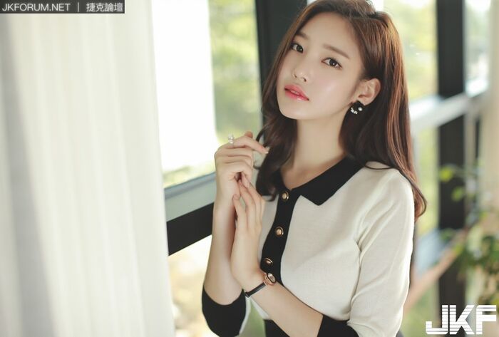南韓美女 朴鄭尹 窄裙配超長腿摸整天都不嫌累 6th image