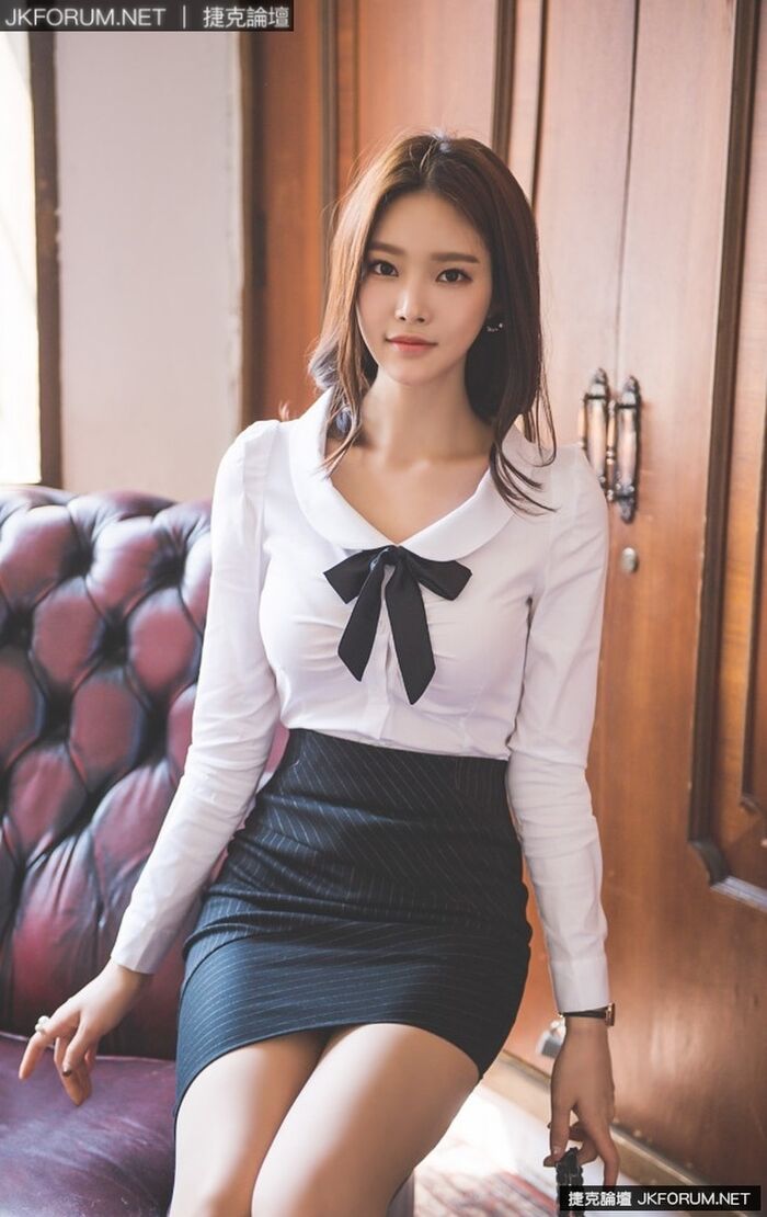 南韓美女 朴鄭尹 窄裙配超長腿摸整天都不嫌累 8th image