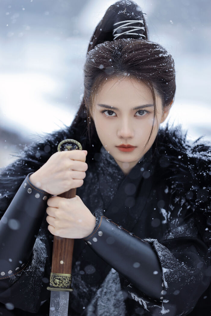 雪落成白,寒光照長劍; Jianghu Luyuan,俠義永存—姜珮瑤[高清套圖] 3th image