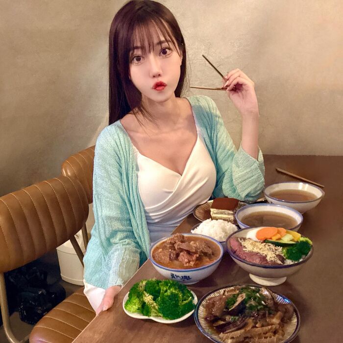 'Micky 吳帆帆' 白皙美腿 + 纖thin waist body..... 這curve人受得了 8th image