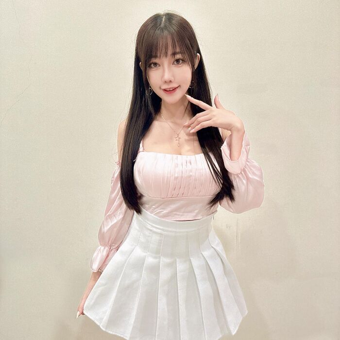 'Micky 吳帆帆' 白皙美腿 + 纖thin waist body..... 這curve人受得了 9th image