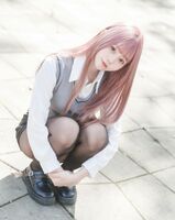 小隻馬「裘球」白嫩美腿讓人受不了 網友驚呼連連