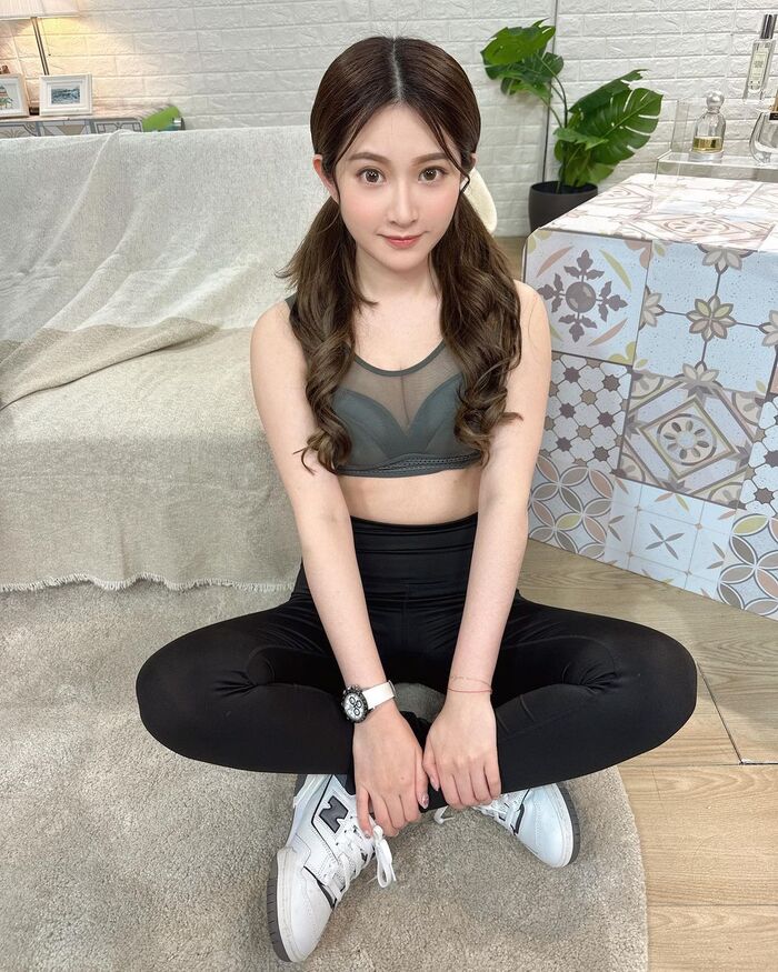 Youtube goddess 'Aries 艾瑞絲' 深邃事業線讓人hold不住 9th image