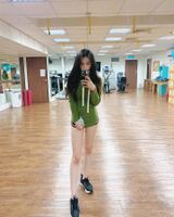 甜美正妹「Vina」白嫩纖瘦有著細長美腿超可口,空靈臉蛋特有suction力!