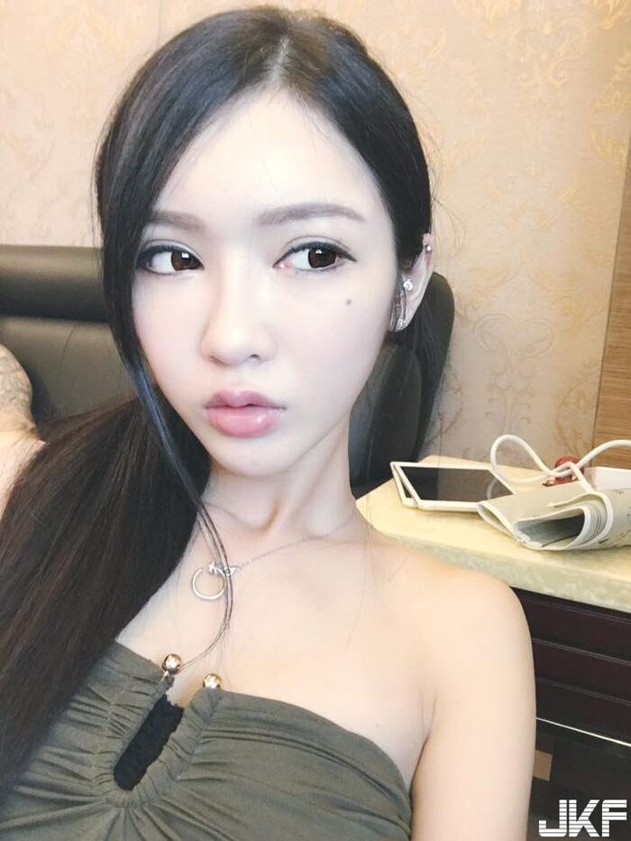 長髮逆天長腿正妹陳韻婷~眼角那顆痣不知道勾走somewhat 人的魂 11th image