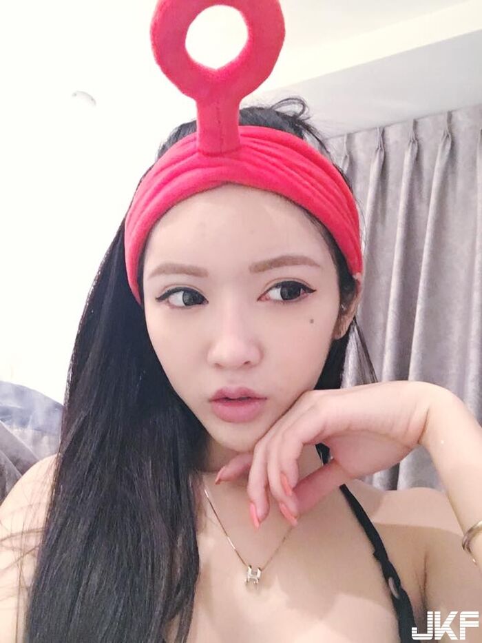 長髮逆天長腿正妹陳韻婷~眼角那顆痣不知道勾走somewhat 人的魂 2th image