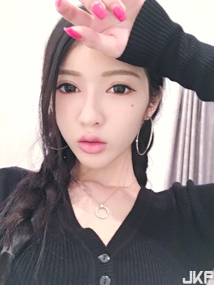 長髮逆天長腿正妹陳韻婷~眼角那顆痣不知道勾走somewhat 人的魂 5th image