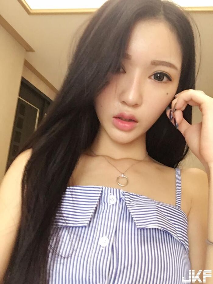 長髮逆天長腿正妹陳韻婷~眼角那顆痣不知道勾走somewhat 人的魂 9th image