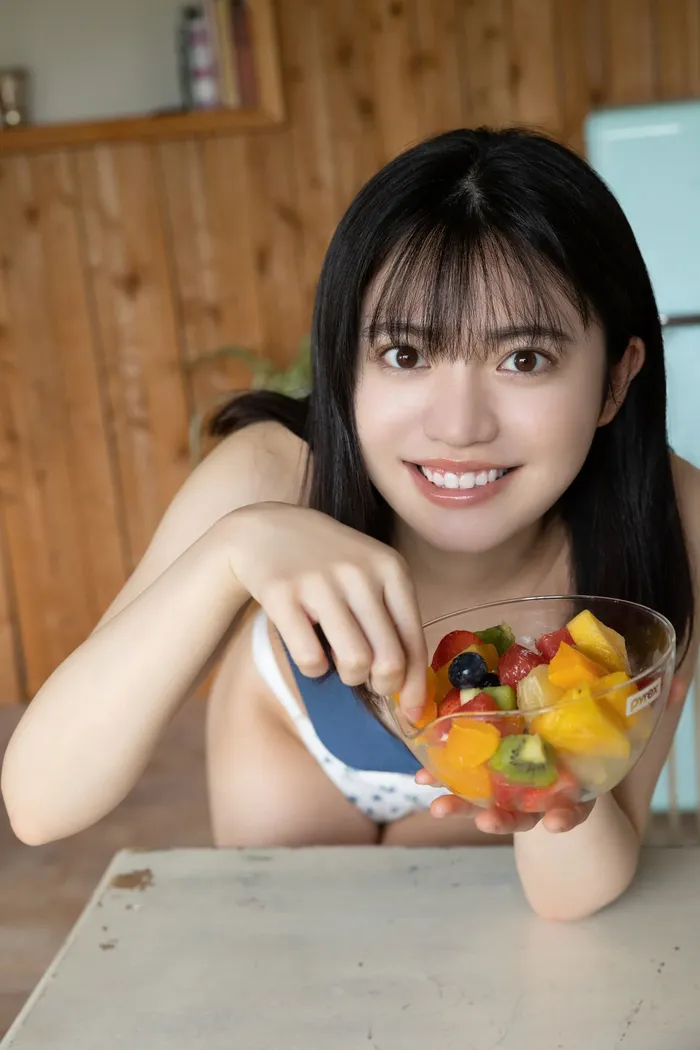 [Mei Ishihama 3] A 21-year-old beautiful rainbow con member who is erotic in a small swimsuit and still has an innocence (3) 4th image