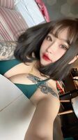 清新甜美的面容與精致的玫瑰紋身，這美女散發出獨特的魅力與柔美氣質 (田田 IG:tianwanyu_)