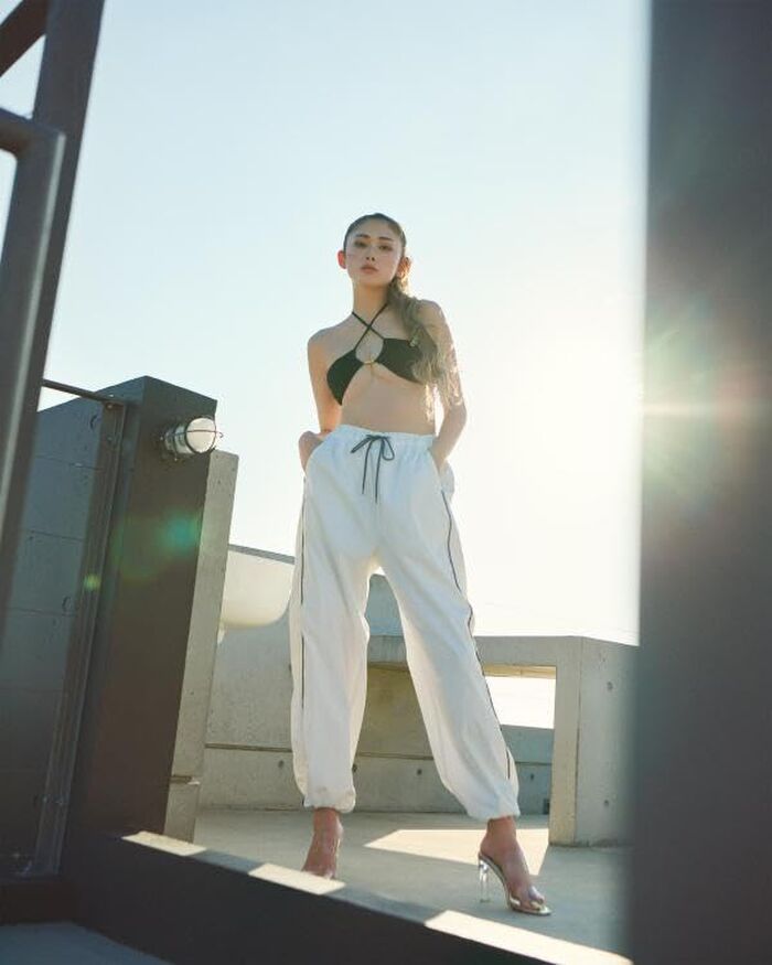 Popular talent Yu Chami, who broke up with a martial artist, shows off her skimpy underwear with almost her buttocks exposed in the 2nd photo book www 4th image