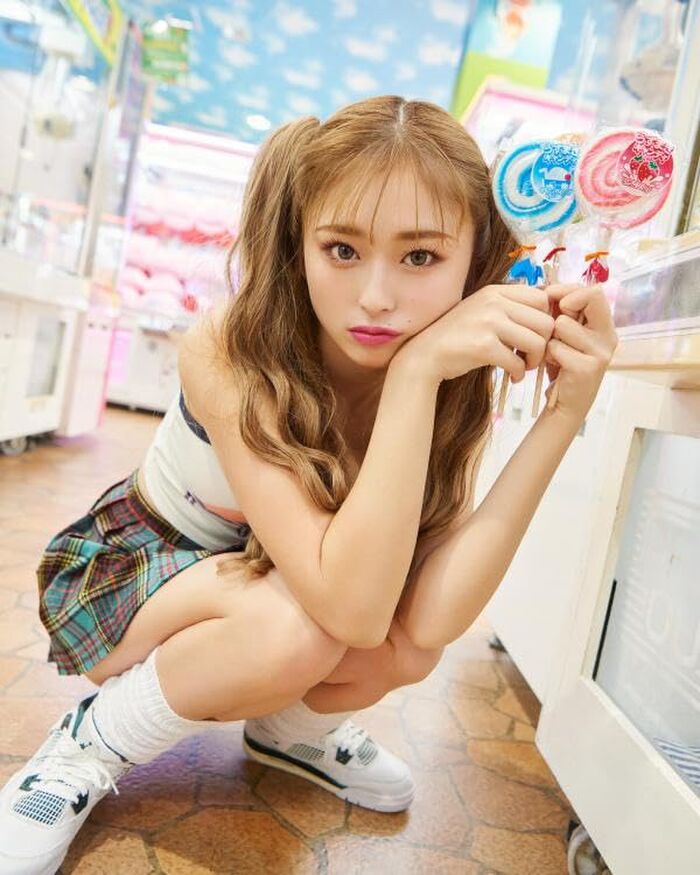 Popular talent Yu Chami, who broke up with a martial artist, shows off her skimpy underwear with almost her buttocks exposed in the 2nd photo book www 6th image
