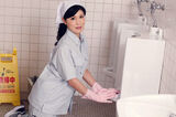 Yuko Morishita The face behind the cleaning aunt ... It starts with a kiss and turns into a female.