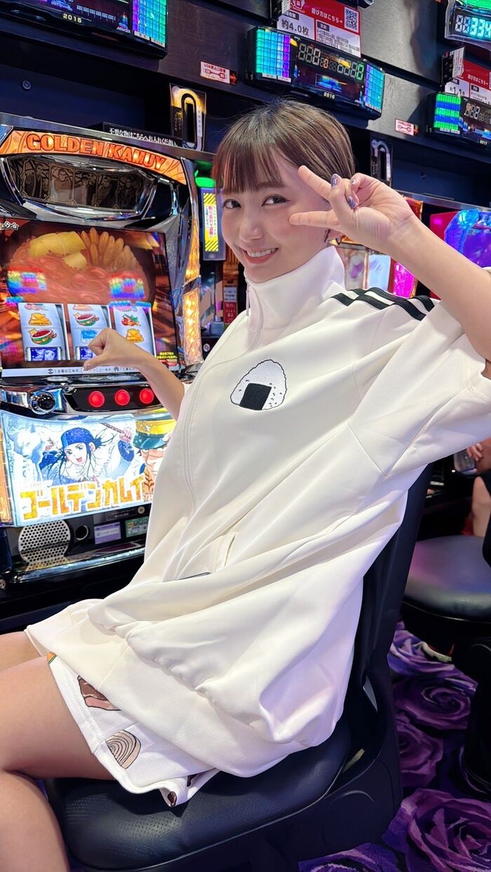 パティシエからAV女優になった星乃莉子、高校の男子同級生にシコり報告されるww 2th image