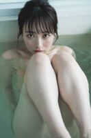 Chiho Ishida, who has always been at the forefront of the group as a member of the first generation of STU48, lifts the ban on lingerie for the first time in 4 years in the 2nd photo book ww