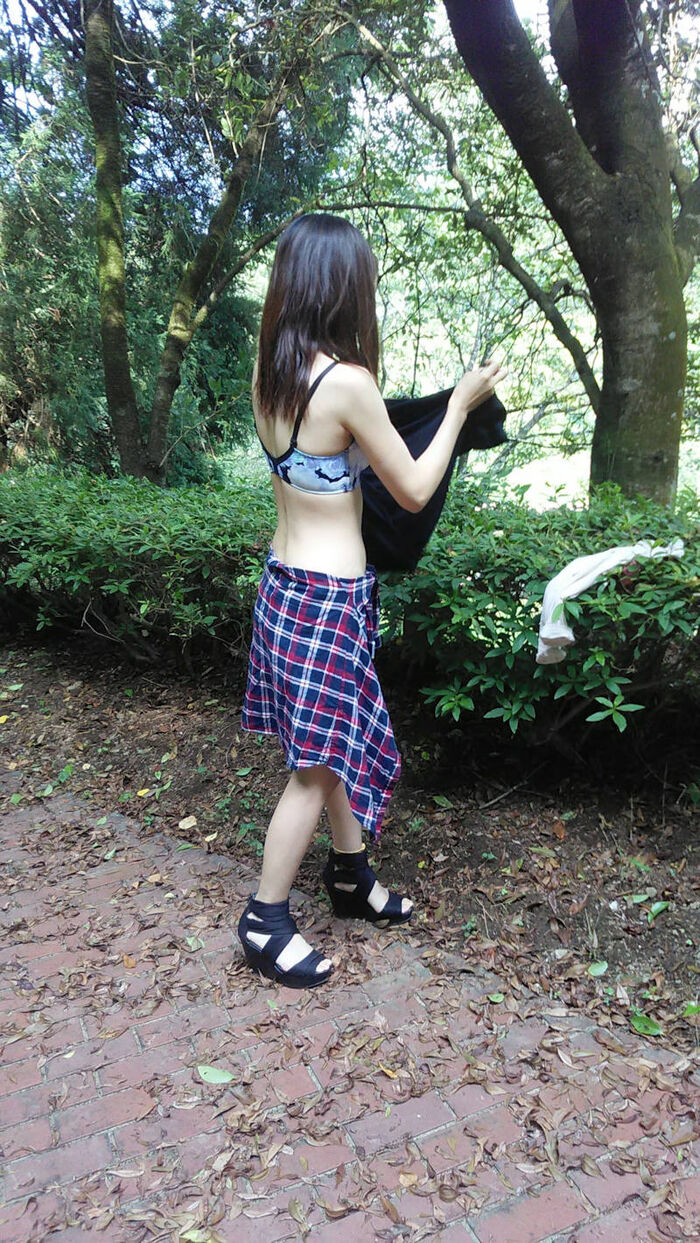 Erotic images of exposed girls Thailand showing bras 42th image