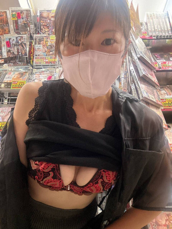 Erotic images of exposed girls Thailand showing bras 52th image