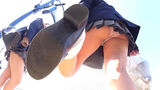 [upskirt1954 upside-down shooting JK] The plump Chile feeling of the buttocks that is taken by fixing socks while waiting for a traffic light and sticking to the prickets is erotic JK