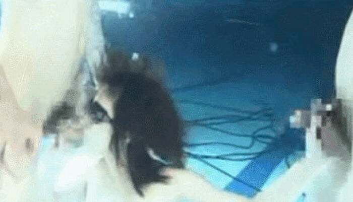 [part2] 71 underwater erotic GIF images! Boobs and buttocks that shake with buoyancy that feels cool 33th image