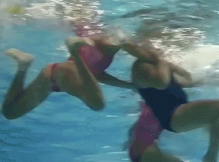 [part2] 71 underwater erotic GIF images! Boobs and buttocks that shake with buoyancy that feels cool 44th image
