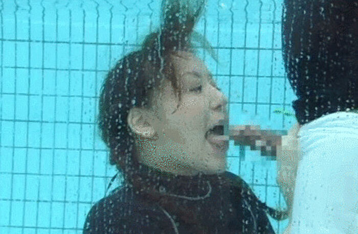 [part2] 71 underwater erotic GIF images! Boobs and buttocks that shake with buoyancy that feels cool 55th image